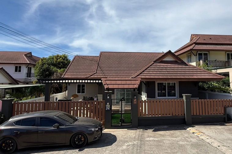 Call : 061-589-3011 หมู่บ้านทรอปิคอล วิลเลจ 1 เมืองพัทยา บางละมุง ชลบุรี ขายบ้านเดี่ยว 52 ตารางวา 3 ห้องนอน 2 ห้องน้ำ ใกล้หาดจอมเทียน