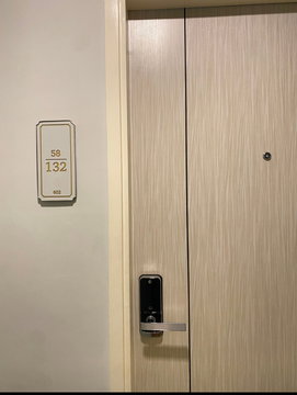 FOR SALE: Stunning Pool-View Unit @ Kensington Phahol-Kaset (Phahol 42)