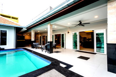 Houses for sale Chonburi : Luxury Pool Villa for Sale in Mabprachan Pattaya