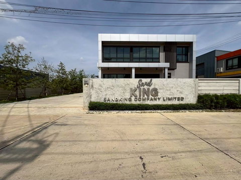 ให้เช่า โรงงานพร้อมออฟฟิศ สภาพใหม่! ทำเลทองนราภิรมย์-บางเลน    พื้นที่ใช้สอยรวม 915 ตร.ม. บนที่ดินเกือบ 1 ไร่ครึ่ง LINE OA : @313fajed (มี@นำหน้า)