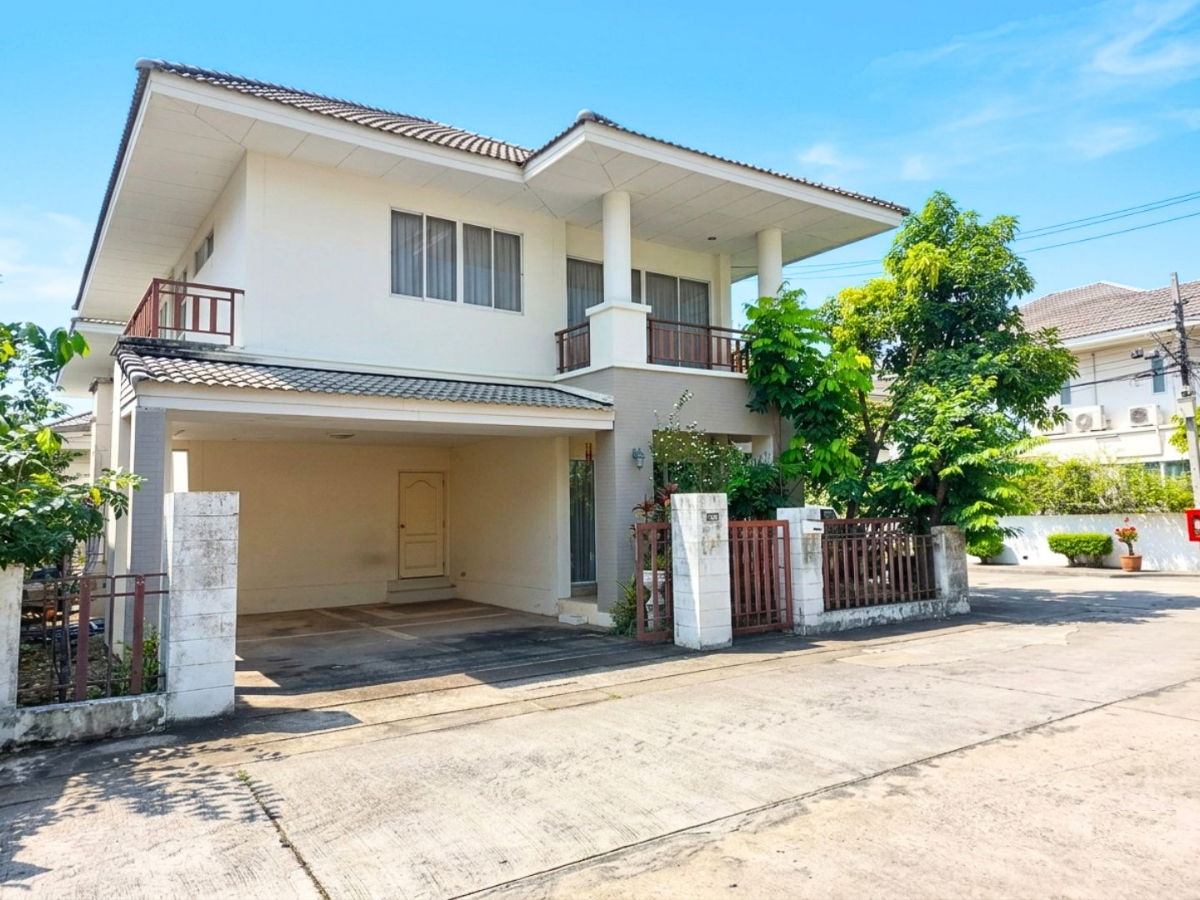 รูป บ้านเดี่ยวหลังมุม ราคาถูกกว่าบ้านแฝด! ธัญรดา วัชรพล-เพิ่มสิน เพียง 4.39 ล้านเท่านั้น - รูปที่ 1/36