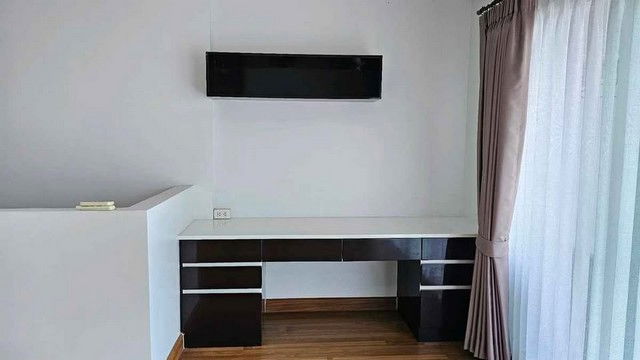 รูป HR3267ให้เช่าทาวน์โฮม 3 ชั้นหลังมุม The Ricco Town วัชรพล พื้นที่ใช้สอยจุใจ 200 ตร.ม. ทำเลดีมาก จดทะเบียนบริษัท/ทำออฟฟิศได้ เฟอร์ครบพร้อมอยู่ - รูปที่ 8/23