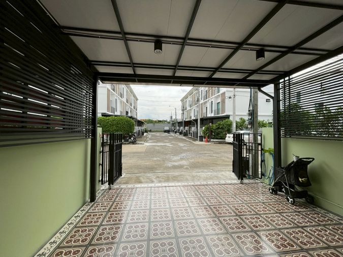 3-bed townhouse for rent, 180 sqm, 20 sq wah, Patio Srinakarin - Rama 9