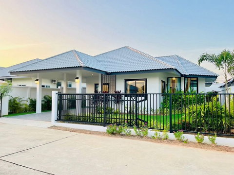 Single house for sale in Nibbana Shade Village, Pattaya, Bang Lamung, Chonburi.