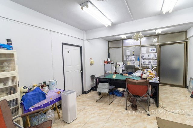 รูป [ขาย] ตึกแถว 3 คูหาทะลุถึงกัน ย่านดินแดง-จตุรทิศ พื้นที่มหาศาล 864 ตร.ม. ทำเลทองของการทำธุรกิจ! - รูปที่ 2/18