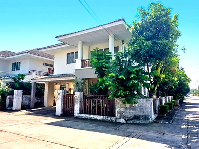 ขายบ้านเดี่ยว : บ้านเดี่ยวหลังมุม ราคาถูกกว่าบ้านแฝด! ธัญรดา วัชรพล-เพิ่มสิน ปรับลดเพียง 4.19 ล้านเท่านั้น