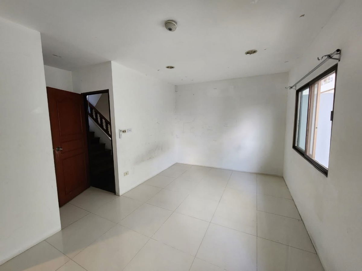 รูป 🏢✨ ให้เช่า Townhome 3 ชั้น ซอยสุขุมวิท 99 4 ห้องนอน 4 ห้องน้ำ บ้านหลังมุม พื้นที่กว้าง ใกล้รถไฟฟ้าเพียง 300 เมตร ✨ - รูปที่ 11/17