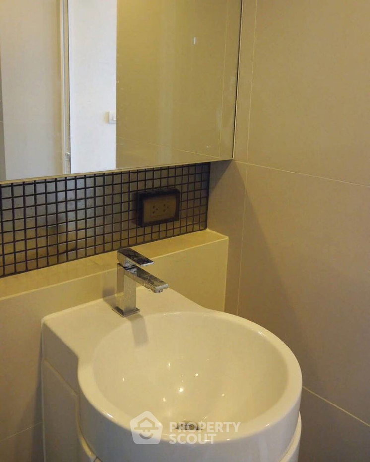 picture 300m From BTS Saphan Taksin | 1-BR Rhythm Sathorn (ID 2694620) - 4/6