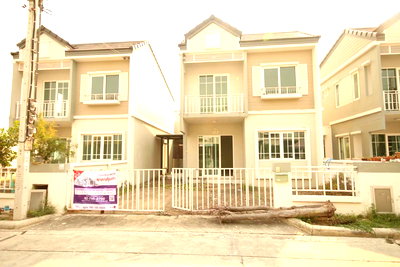 ทาวน์โฮม ไทรน้อย นนทบุรี : ทาวน์เฮ้าส์ สำหรับขาย ทาวน์เฮ้าส์ เดอะวิลเลจ กาญจนาภิเษก-ราชพฤกษ์  ไทรน้อย-นนทบุรี