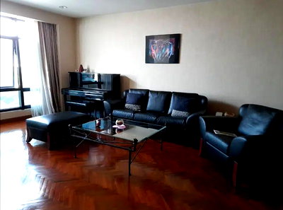 ขายคอนโด : ขายคอนโด 3 ห้องนอน  4 ห้องน้ำ Sailom Suite (สายลม สวีท)  ขนาด  250 ตรม. ชั้น 4  ที่จอดรถ 3 คัน  BTS รัชโยธิน   สามารถจดทะเบียนบริษัทได้