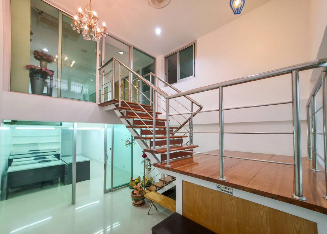 รูป ให้ เช่า Home Office ตกแต่งหรู Renovate ใหม่ ย่าน BTS พระโขนง จอดรถได้ 4-5 คัน! - รูปที่ 6/11