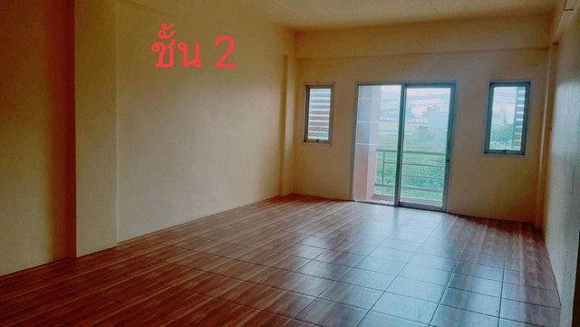 รูป ขายอาคารพาณิชย์ 3.5 ชั้น สภาพดี ติดถนนวัดศรีวารีน้อย ต.ศรีษะจรเข้น้อย เหมาะค้าขาย ทำสำนักงาน เดินทางสะดวก - รูปที่ 4/10