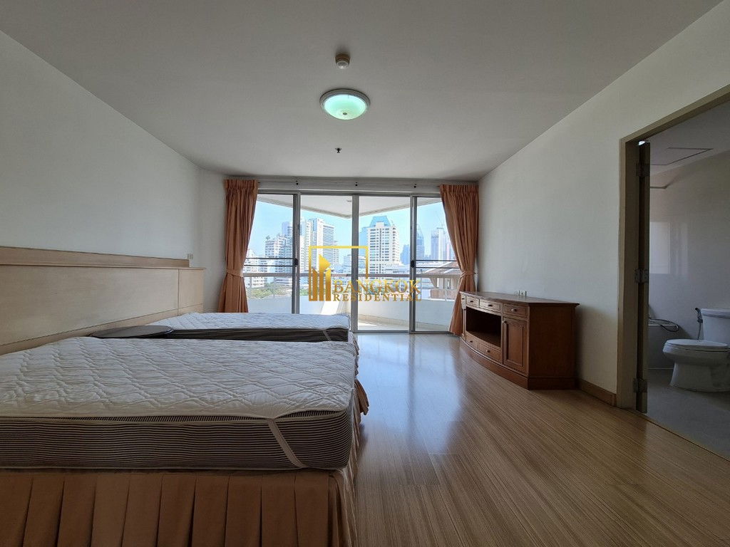 รูป Renovated 3 Bedroom Apartment For Rent in Asoke Area - BR0832AP - รูปที่ 10/26