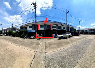 ทาวน์โฮม ถนนสะพานนทบุรี-บางบัวทอง : ทาวน์เฮ้าส์ สำหรับขาย ทาวน์เฮ้าส์ เมืองปทุมธานี