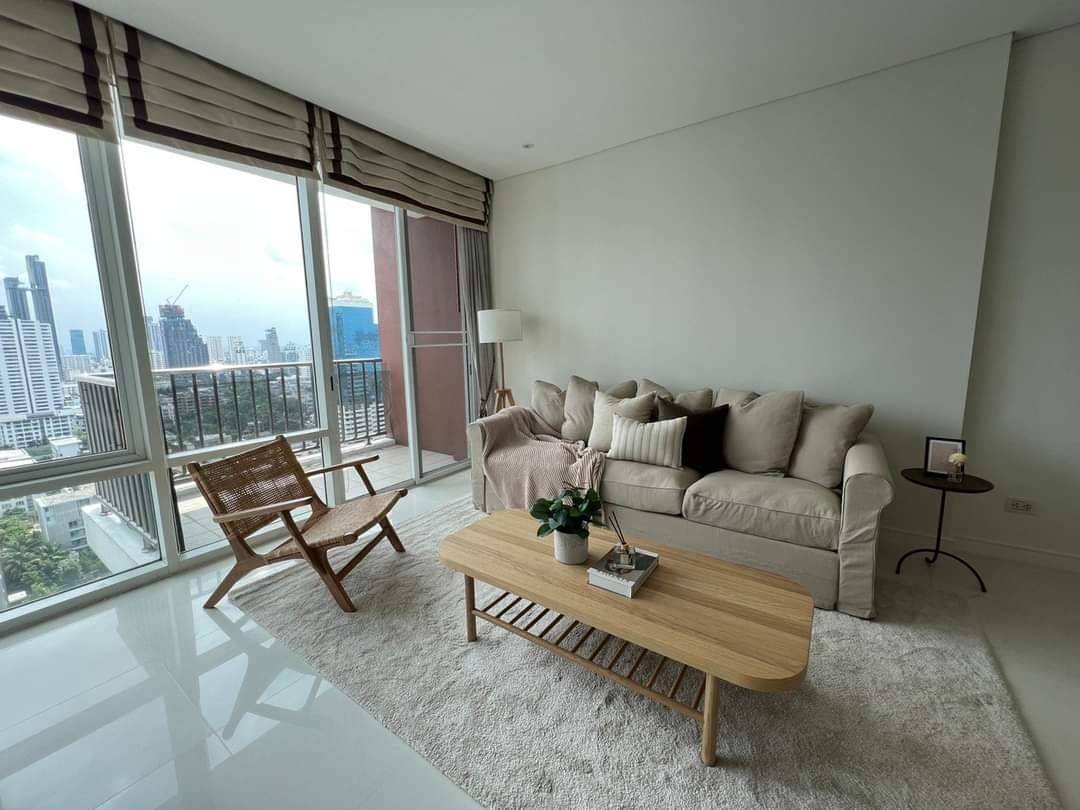 รูป LTH6950 – Fullerton Sukhumvit FOR RENT 2 beds 2 baths Size 96 Sq.M.Near BTS Ekkamai stations ONLY 72k/month - รูปที่ 1/5