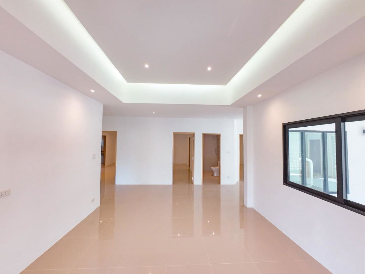 picture 4-Bedroom Corner Single House with Spacious Land in Thalang - 5/19