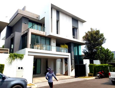 บ้านเดี่ยว ถนนสุคนธสวัสดิ์ : บ้านเดี่ยว สำหรับขาย บ้านเดี่ยว บ้านกลางเมือง คลาสเซ่ ลาดพร้าว