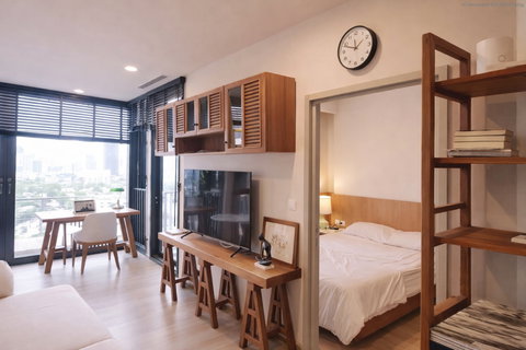 🔥ข้อเสนอสุดคุ้ม ลงทุนคอนโดพระราม 4 ที่ Oka Haus | 1 ห้องนอน ชั้นสูง วิวสระ + วิวเมือง [U1627850]