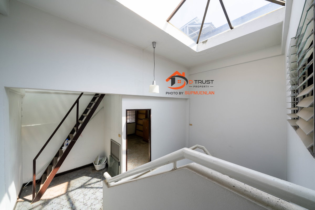 รูป ขาย ทาวน์โฮม 3.5 ชั้น เล่นระดับทุกชั้น 31 ตร.ว. ทำเลทองสตรีวิทยา 2 ซอย 23 โชคชัย 4 - รูปที่ 17/19