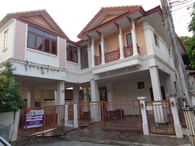 ขายบ้านเดี่ยว : บ้านเดี่ยว 61.3 ตร.วา บ้านฟ้ากรีนพาร์ค รอยัล ธนบุรีรมย์ ทุ่งครุ ทุ่งครุ กรุงเทพมหานคร 4.6M