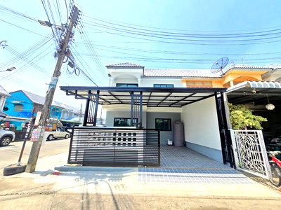 ทาวน์โฮม ปทุมธานี : ทาวน์เฮ้าส์2ชั้น รีโนเวทใหม่ สุดยอดทำเลหลังมุม เนื้อที่เยอะกว้าง หมู่บ้านอยู่เจริญ 4 ตำบลลาดสวาย อำเภอลำลูกกา ปทุมธานี 