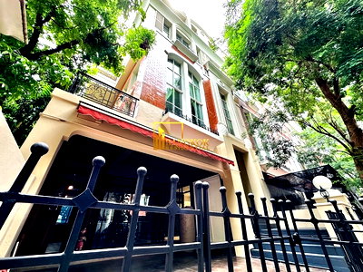 เช่าทาวน์โฮม ทองหล่อ 13 : Baan Klang Krung | Beautifully Renovated 3 Bedroom Townhouse in Thonglor - BR8725TH