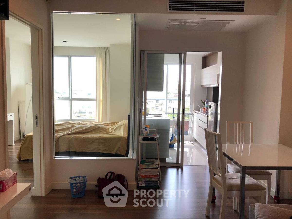 รูป คอนโด 1-ห้องนอน ที่ เดอะ รูม สาทร-ตากสิน ใกล้ BTS โพธิ์นิมิตร (ID 1468827) - รูปที่ 1/5