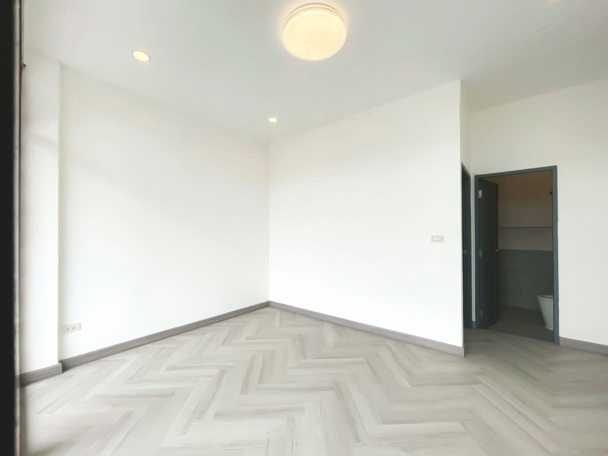 picture CB074, Townhouse for sale 4 Br, Ladprao. - 11/22