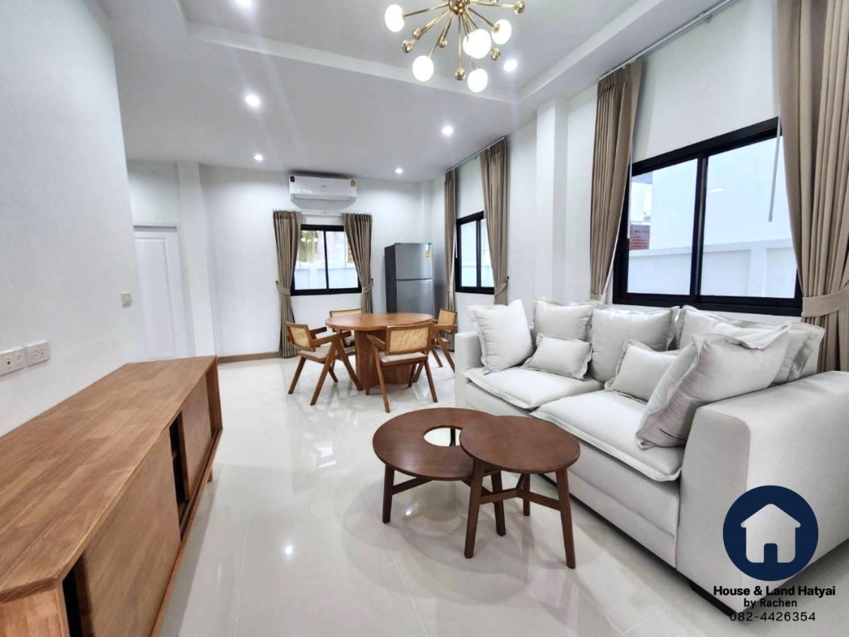 รูป ให้เช่าด่วน!! บ้านใหม่ 2 ชั้น หลังมุม ในโครงการ พิกัดควนหิน ใกล้ 5 แยกเกาะยอ พร้อมเฟอร์นิเจอร์ ตกแต่งสวย พร้อมอยู่ - รูปที่ 2/16