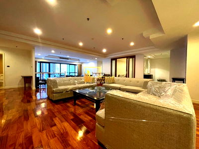 Apartment building for rent ViMUT Theptarin Rama 4 Hospital : Spacious 3 Bedroom Apartment in Ekkamai - BR21187AP