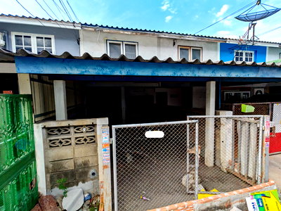 Townhouses for sale MRT Talad Bang Yai : next to Central Westgate and IKEA. Townhome for sale in Rattanathibet Village, Nonthaburi, Bang Bua Thong,