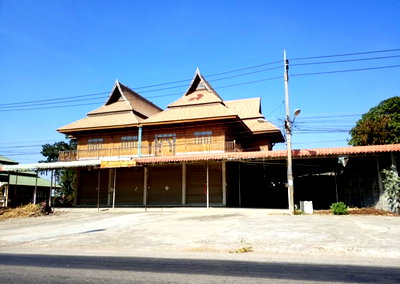 บ้านเดี่ยว กาฬสินธุ์ : บ้านครึ่งตึกครึ่งไม้ สำหรับขาย บ้านครึ่งตึกครึ่งไม้ บ้านหนองบัวบาน จัตุรัส-ชัยภูมิ