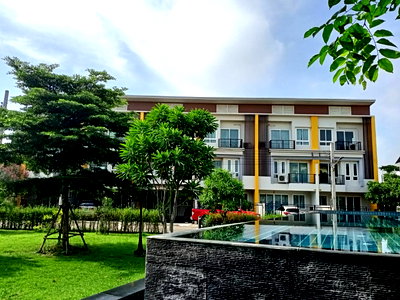 เช่าทาวน์โฮม เขตลาดกระบัง : ให้เช่า ขายทาวน์โฮม 3 ชั้น (บ้านใหม่ บ้านใหญ่) โครงการสุวรรณภูมิทาวน์ @ หัวตะเข้ ซอยลาดกระบัง 54/3 ติดถนน ใกล้สนามบินสุวรรณภูมิ