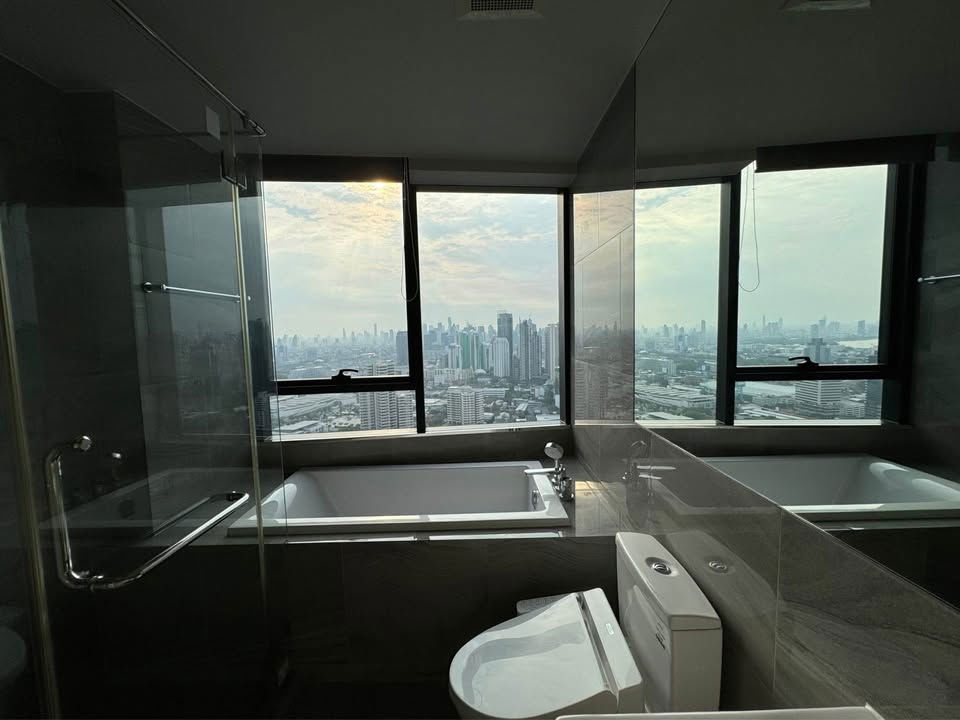 picture Ideo Q Sukhumvit 36 | 42th FL., Corner Unit 46 Sq.m. | **Rent THB 40K** | BTS ThongLor - 7/9