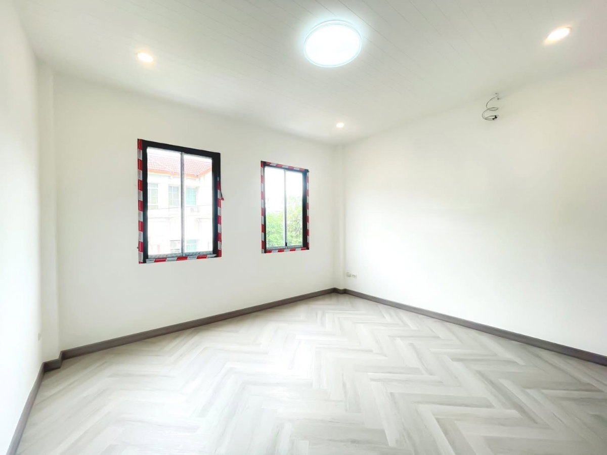 picture CB074, Townhouse for sale 4 Br, Ladprao. - 15/22