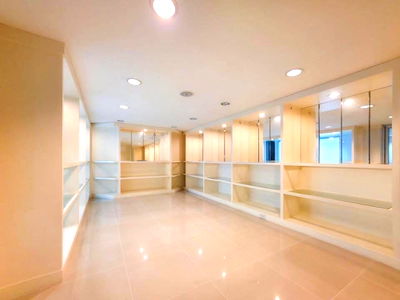 เช่าทาวน์โฮม BTS พระโขนง : ให้ เช่า Home Office ตกแต่งหรู Renovate ใหม่ ย่าน BTS พระโขนง จอดรถได้ 4-5 คัน!