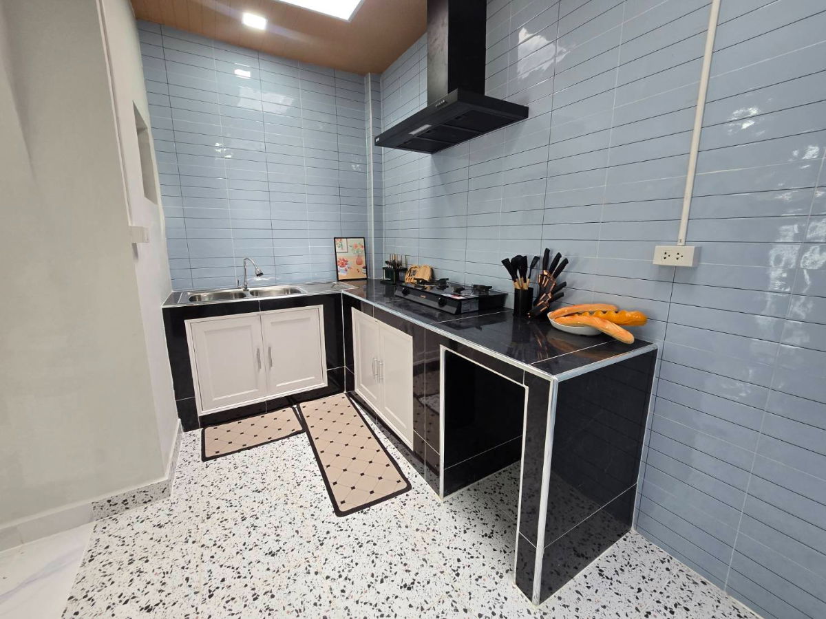 รูป ทาวน์เฮาส์ 2 ชั้น หมู่บ้าน พูนสินธานี3 ซอย5 รีโนเวทใหม่ พร้อมอยู่ ซอยเคหะร่มเกล้า 64 เฟอร์นิเจอร์สวยๆ ลาดกระบัง - รูปที่ 14/28