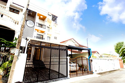 ทาวน์โฮม นวมินทร์ 42 : CB102♛♚ทาวน์โฮม 4 ห้องนอน ขาย⚝ลาดพร้าว-เสรีไทย♜MRT บางกะปิ∞065-9423251,099-5919653▚Line@sureresidence