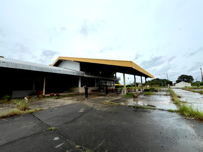 Factory for sale Muang Samsip Ubon Ratchathani : Land with an Old Rice Mill for Sale on Chayangkul Road, Muang Sam Sip District, Ubon Ratchathani Province