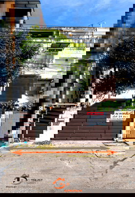 ทาวน์โฮม ถนนประดิษฐ์มนูธรรม : ขาย ทาวน์โฮม 3.5 ชั้น เล่นระดับทุกชั้น 31 ตร.ว. ทำเลทองสตรีวิทยา 2 ซอย 23 โชคชัย 4 