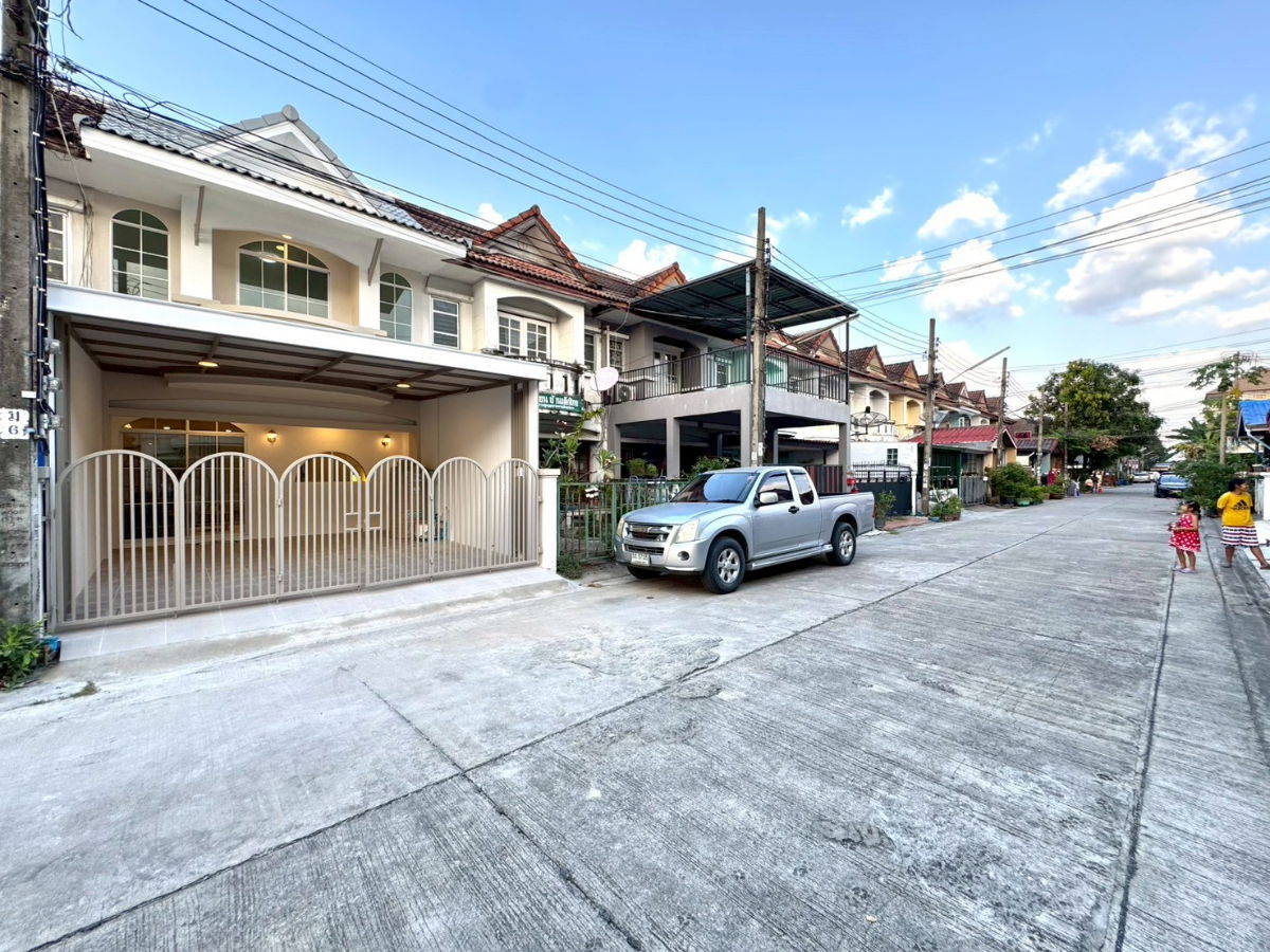 รูป ทาวน์เฮ้าส์ รีโนเวทใหม่ สด สวย กว้างขวาง ทำเลดีเยี่ยม ราคาถูกๆจับต้องได้ หมู่บ้านเมืองประชา หทัยราษฎร์37 ซอย11 สามวาตะวันตก คลองสามวา - รูปที่ 2/17
