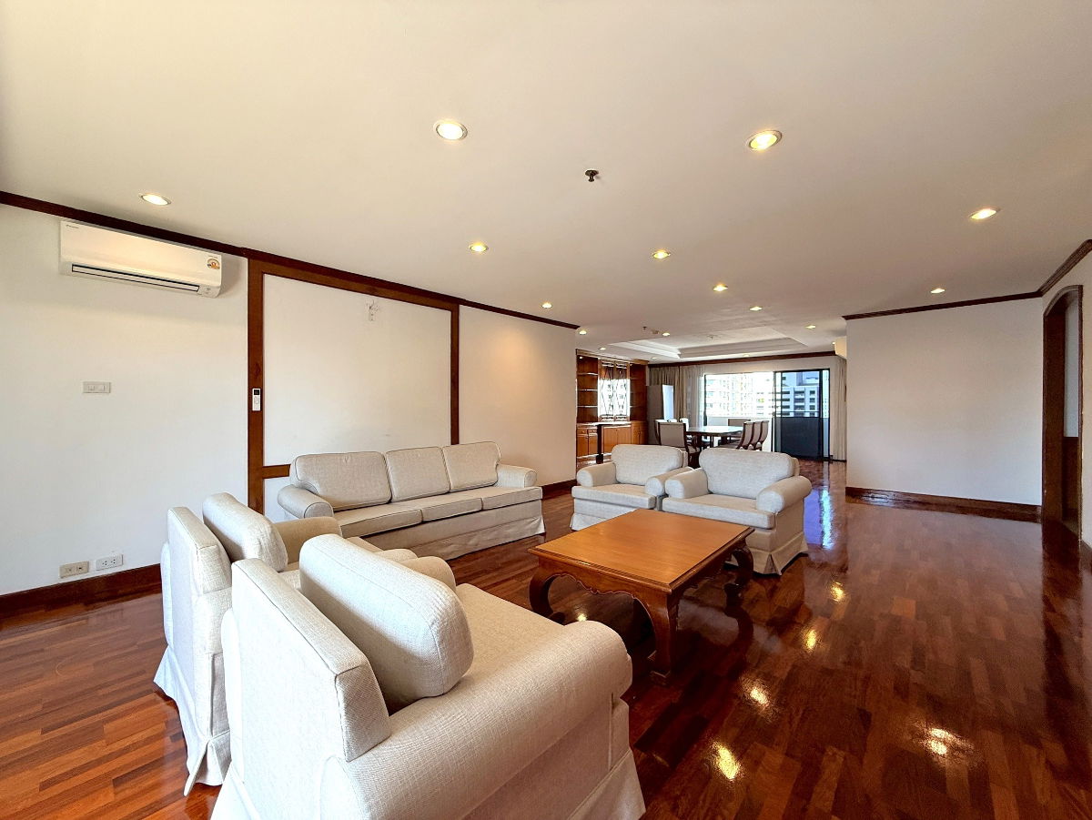 รูป Spacious 4 Bedroom Penthouse For Rent in Sukhumvit 13 - BR21338AP - รูปที่ 2/49