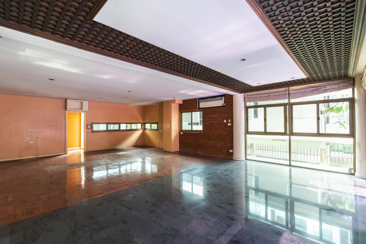 รูป ขายบ้านเดี่ยวหัวมุม ใจกลางสุขุมวิท 24 ใกล้รถไฟฟ้าพร้อมพงษ์ เอ็มโพเรียม พื้นที่ใช้สอยเยอะมาก_BL179 - รูปที่ 24/51