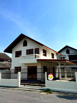 เช่าบ้านเดี่ยว ถนนฉลองกรุง : 🏡✨ ปล่อยเช่าและปล่อยขาย บ้านเดี่ยว หมู่บ้านรุ่งอรุณ 2 ถนนเจริญกรุง ซอย 2 2 ห้องนอน 2 ห้องน้ำ รีโนเวทใหม่ทั้งหลัง บ้านบรรยากาศสงบ