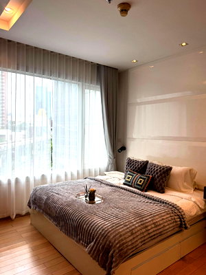 ขายคอนโด : ขาย สิริ แอท สุขุมวิท ห้องสวยพร้อมอ่างอาบน้ำ น่าอยู่มาก ตกแต่งโทนสบายตา พื้นที่เยอะ ราคาดีมาก  | Code DS1570 Line : @Dstay