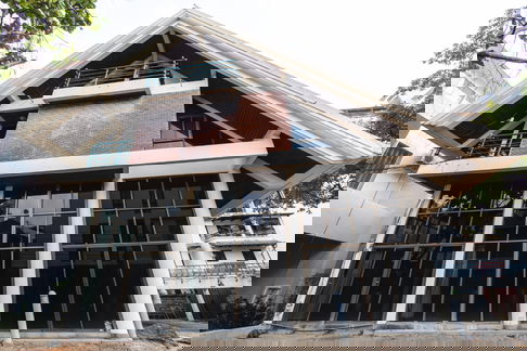 Rent Corner detached house in the heart of Sukhumvit 24, near Phrom PhongBTS station and Emporium. Spacious living area. _BL179