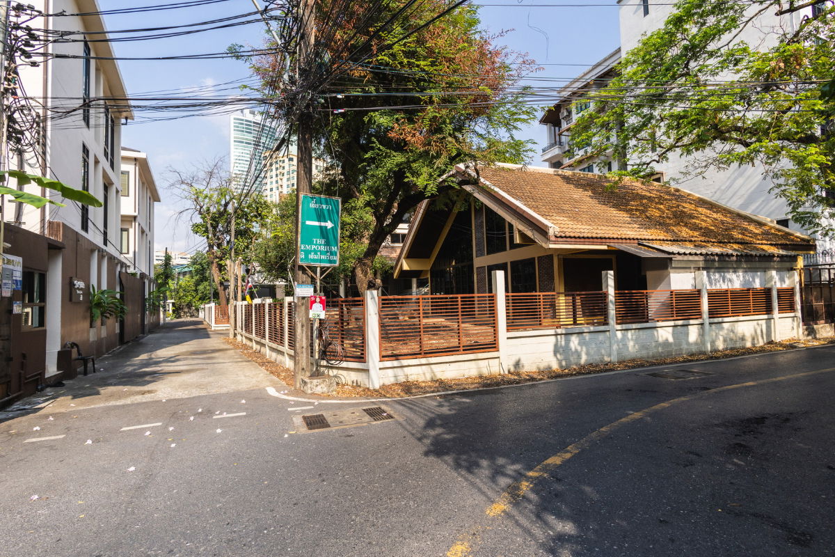 รูป ขายบ้านเดี่ยวหัวมุม ใจกลางสุขุมวิท 24 ใกล้รถไฟฟ้าพร้อมพงษ์ เอ็มโพเรียม พื้นที่ใช้สอยเยอะมาก_BL179 - รูปที่ 3/51