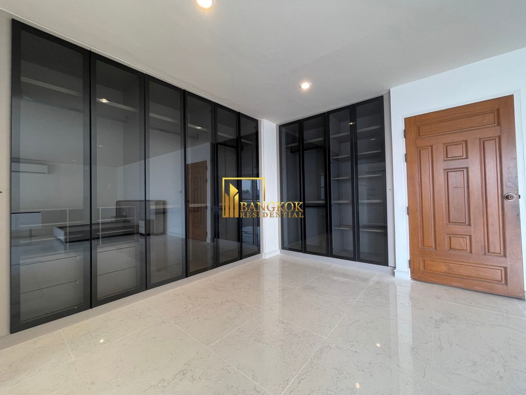 รูป Rare 4 Bedroom Penthouse Apartment For Rent in Asoke Area - BR21189AP - รูปที่ 37/49