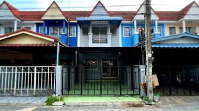 ขายทาวน์โฮม : ขายด่วน! ทาวน์เฮ้าส์ 2 ชั้น หมู่บ้านชุติมา เฟส 5 ซอยมังกร-นาคดี (15.4 ตรว.) สภาพดี ต่อเติมครบ พร้อมเข้าอยู่ ใกล้ตลาดและ อบต.แพรกษา