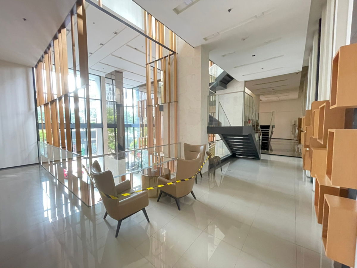 รูป ขายห้อง 26 ตร.ม. The Base พระราม 9 - รามคำแหง (The Base Rama 9 - Ramkhamhaeng) ชั้น 17 วิวสระ ทิศเหนือ ไม่โดนแดด เฟอร์ครบพร้อมอยู่ - รูปที่ 20/23